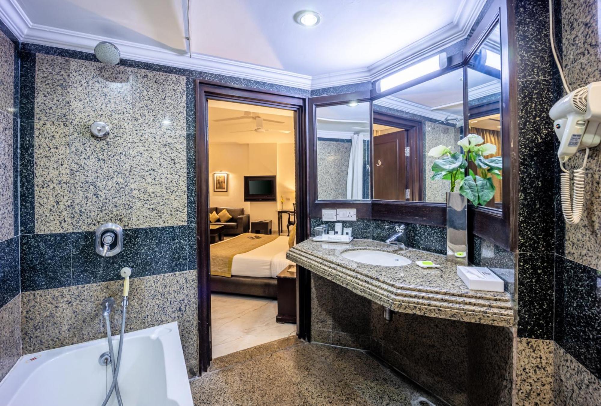 Hotel Shanti Palace Mahipalpur Új-Delhi Kültér fotó