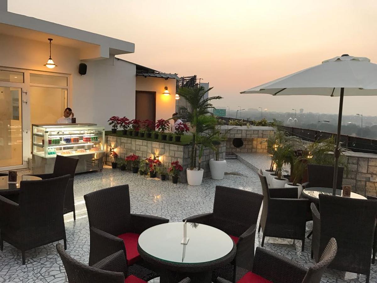 Hotel Shanti Palace Mahipalpur Új-Delhi Kültér fotó